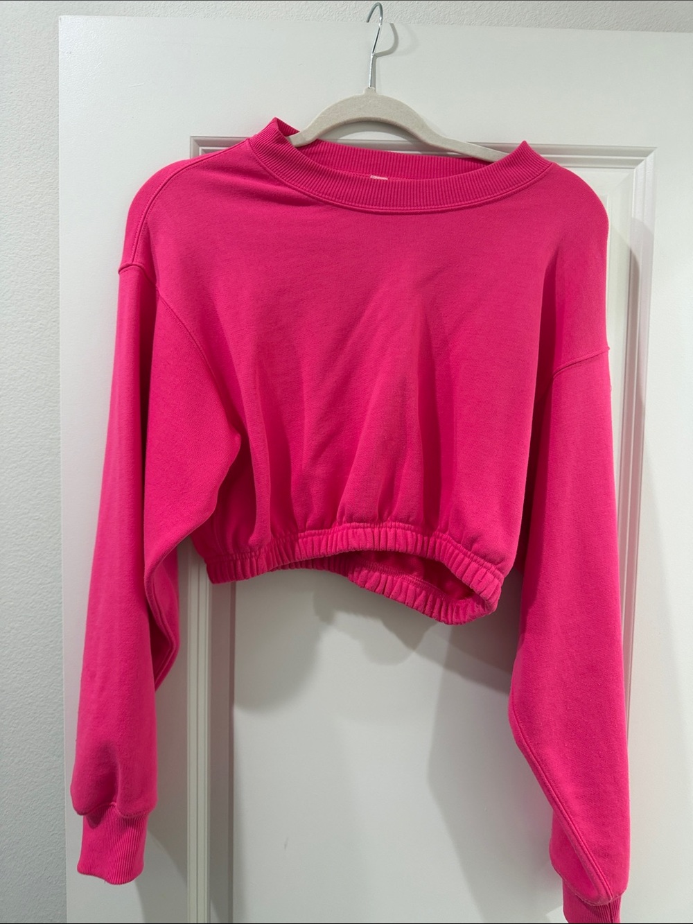 ALO Yoga Hot Pink Cropped Sweatshirt
